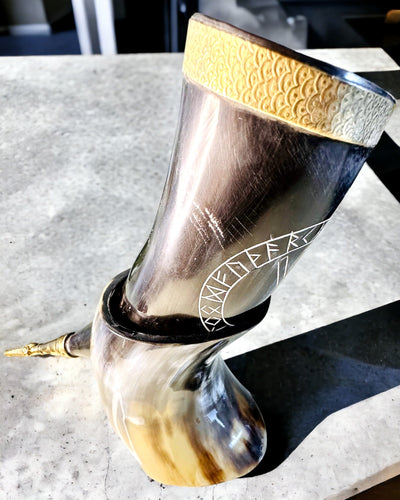 Hornmugg "Viking Valor" - Handgraverad, Premiumkvalitet - 4 varianter att välja mellan