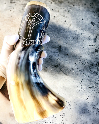 Hornmugg "Viking Valor" - Handgraverad, Premiumkvalitet - 4 varianter att välja mellan