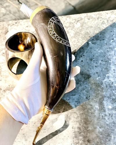 Hornmugg "Viking Valor" - Handgraverad, Premiumkvalitet - 4 varianter att välja mellan