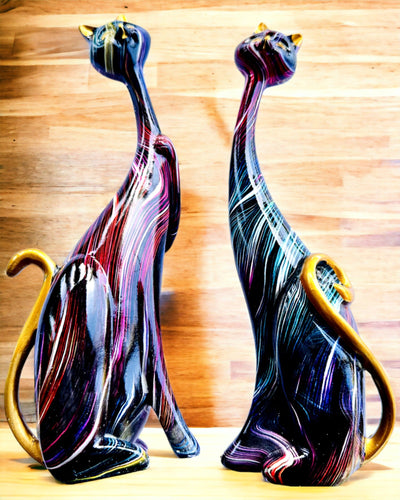 "Koci Eleganci" - Set med dekorativa figurer i harts med möjlighet till personlig gravyr