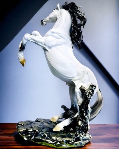 "Elegancki Skoczek" - Vit Hästfigur med Graveringsmöjlighet