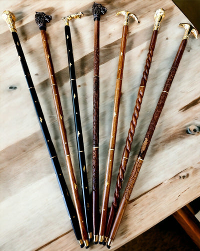 Laska Spacerowa Wolf - Indiskt Mangoträ med Möjlighet till Gravyr, bruna gyllene dekorationer