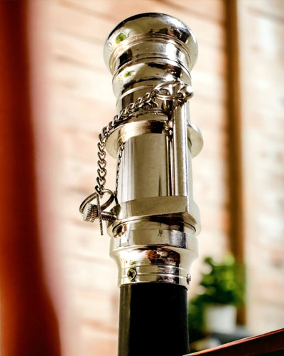 GÅSTAV MED HANDTAG OCH KIKARFUNKTION – ELEGANT OCH MODERN, 95 CM - kaptenens "Navigator's Crest"