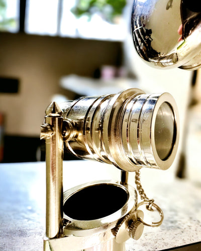 GÅSTAV MED HANDTAG OCH KIKARFUNKTION – ELEGANT OCH MODERN, 95 CM - kaptenens "Navigator's Crest"