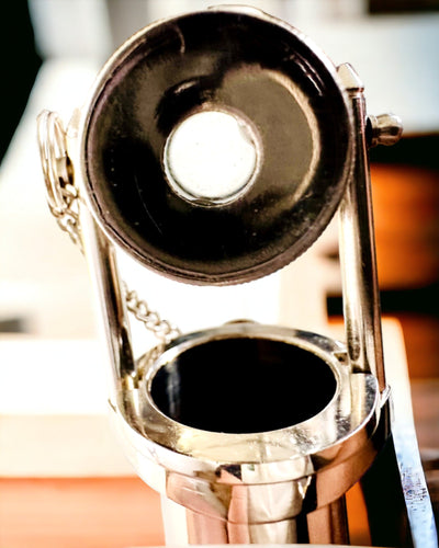 GÅSTAV MED HANDTAG OCH KIKARFUNKTION – ELEGANT OCH MODERN, 95 CM - kaptenens "Navigator's Crest"