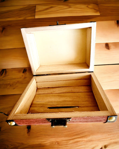 Magisk Skattkista - Sparbössa, personalisering med gravyr