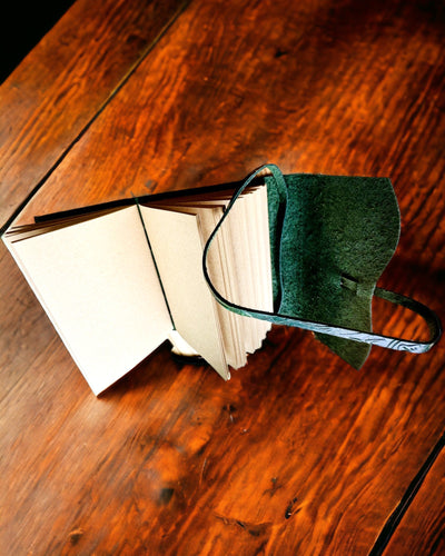 Premium Läderanteckningsbok "Naturens Elegans" - 200 sidor, 120g, anteckningsbok, skissbok, 2 färger att välja mellan, personlig gravyr