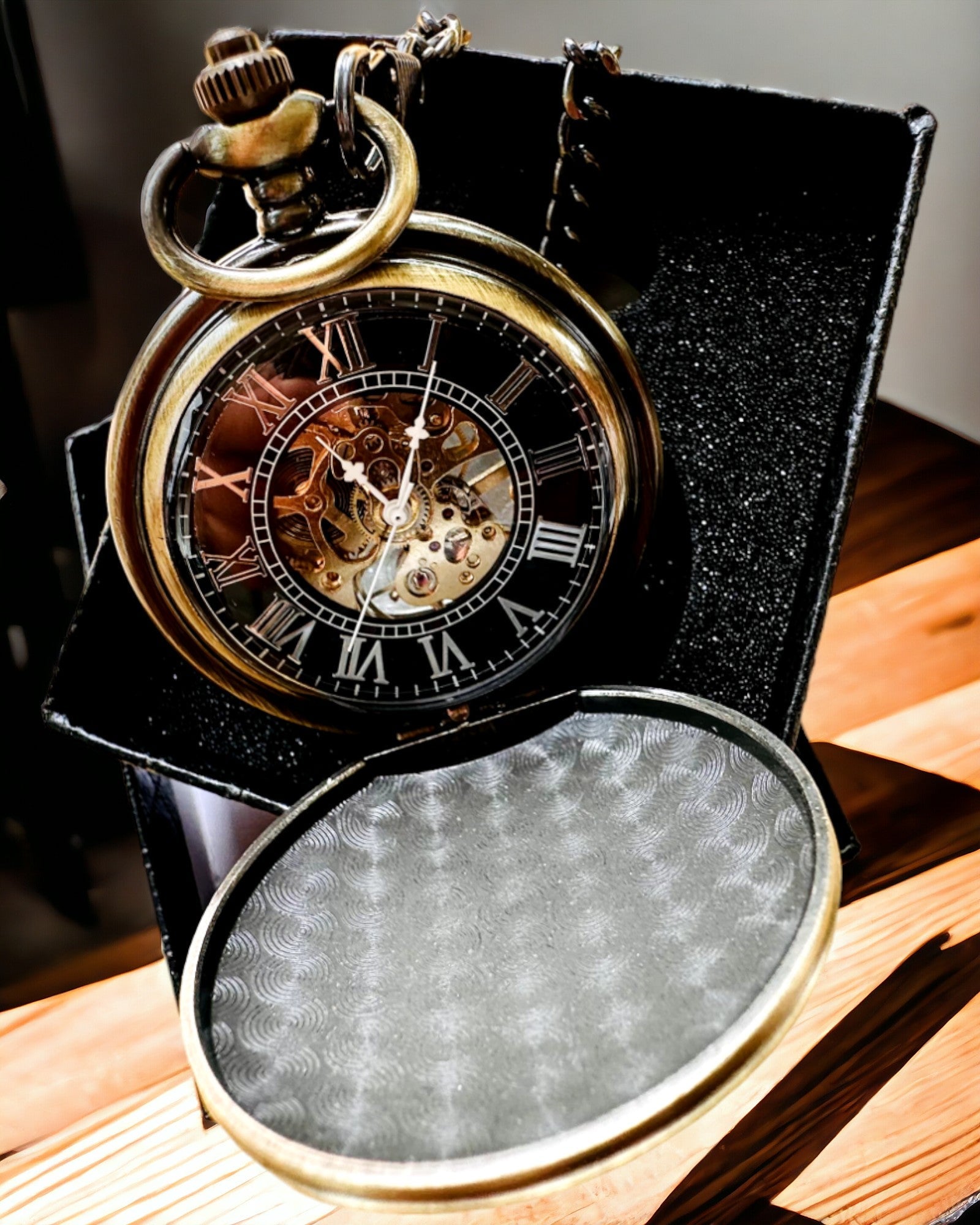 Klassisk fickur "Vintage Elegance", färg guld, möjlighet till personlig gravyr