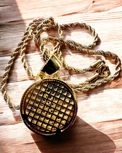 Halsband med Kompasshänge i Glamourstil med Cubic Zirconia för Kvinnor och Män - guld färg, gravyr