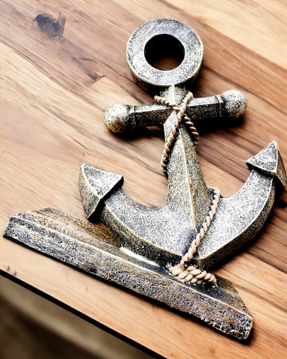 Rustik Skulptur av Ankare i Resin - "Havslegend", anpassning av ankare med gravyr
