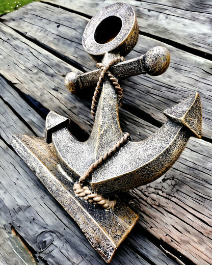 Rustik Skulptur av Ankare i Resin - "Havslegend", anpassning av ankare med gravyr