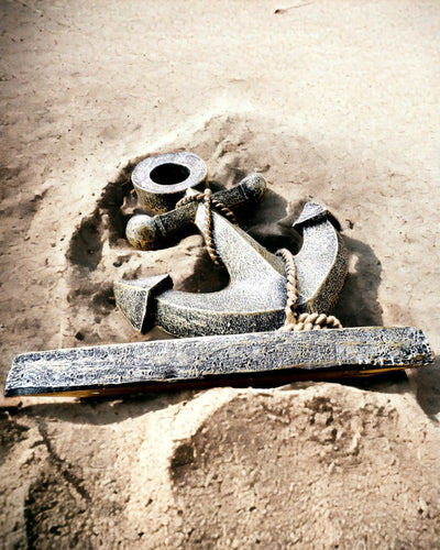 Rustik Skulptur av Ankare i Resin - "Havslegend", anpassning av ankare med gravyr