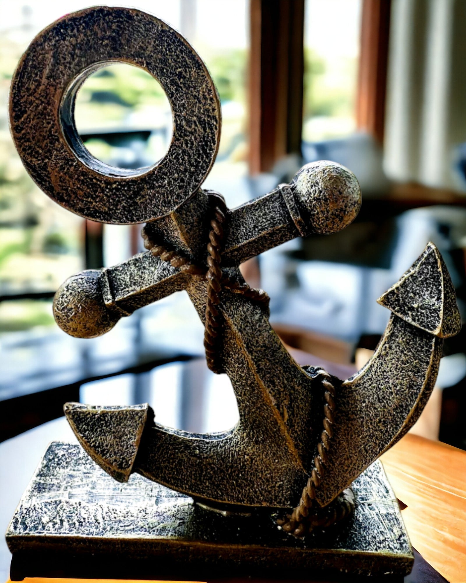 Rustik Skulptur av Ankare i Resin - "Havslegend", anpassning av ankare med gravyr