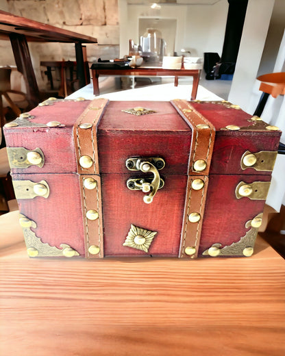Trälåda 'Piratens Skattkista' – Vintage Smyckes- och Kuriosalåda