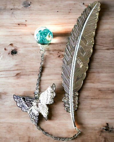 Kreativ Bokmärke i Retro Stil med Fjäder- och Fjärilsmotiv – Elegant Reklampresent, Färg Silver/Blå