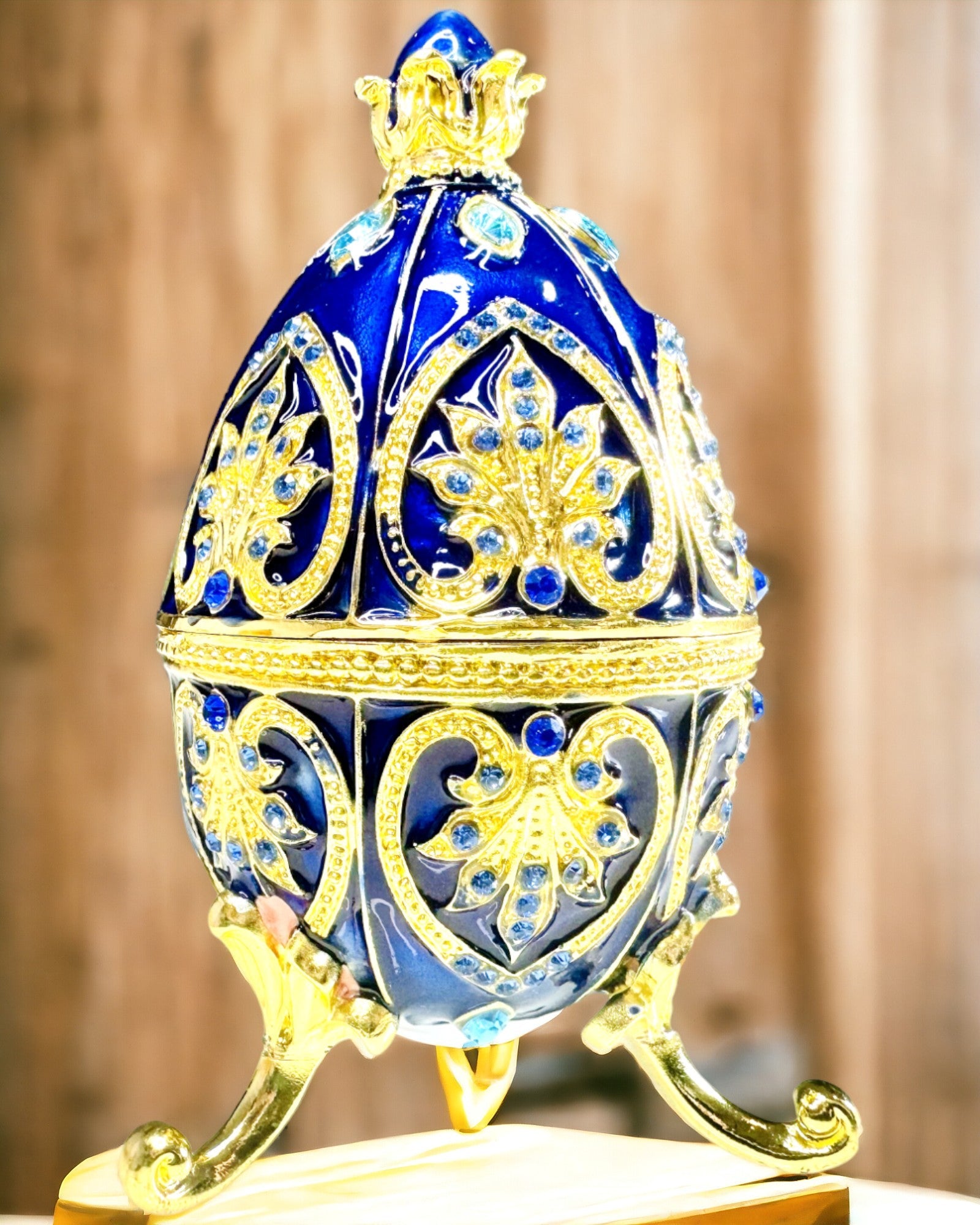 Exklusivt Fabergéägg - mörkblå färg – Dekorativt smyckeskrin i emalj