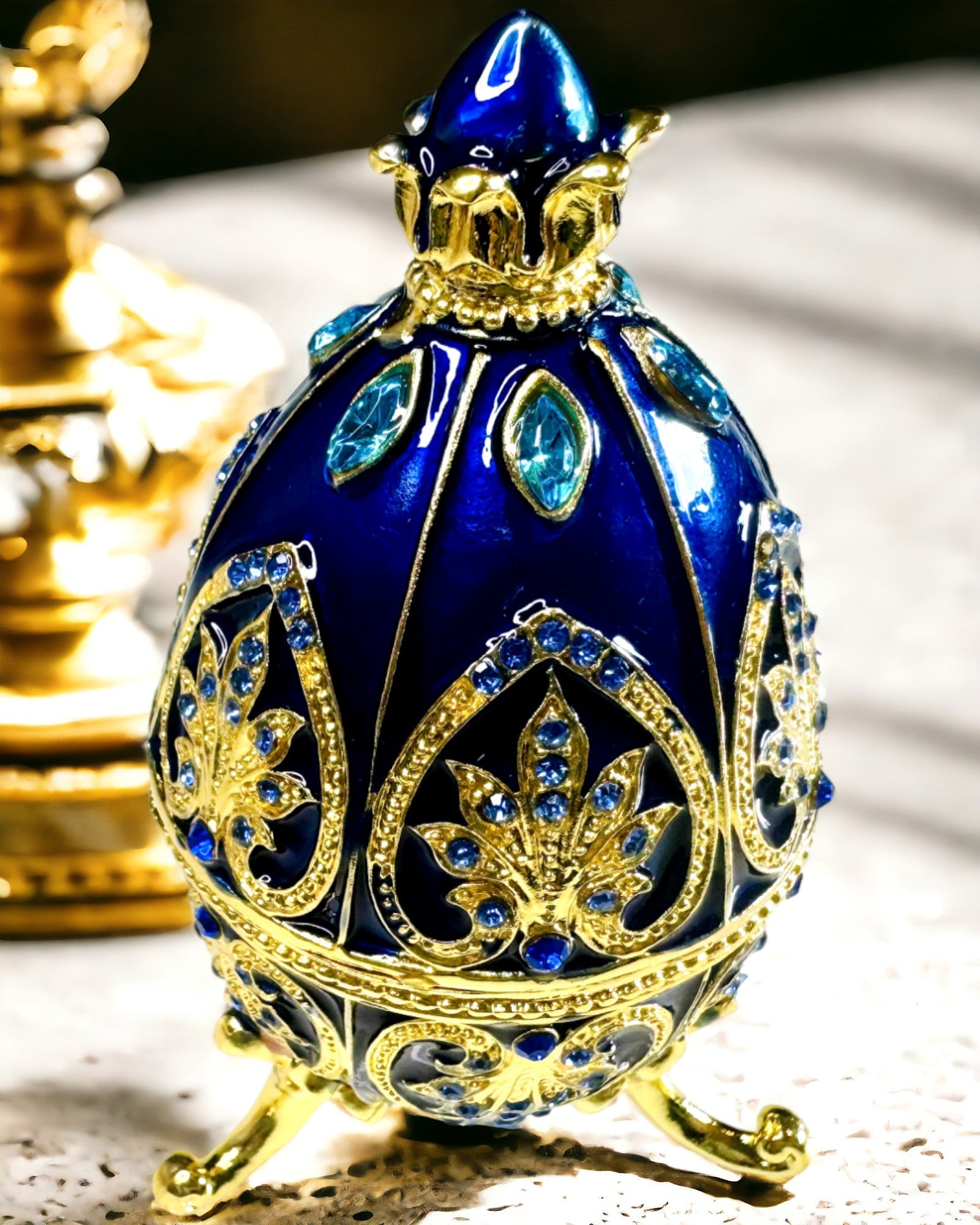 Exklusivt Fabergéägg - mörkblå färg – Dekorativt smyckeskrin i emalj