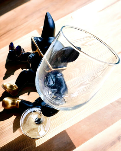 Exklusiv figur "Stilfull Bulldog", svart färg, ställ för vinglas eller champagneglas, personalisering med gravyr