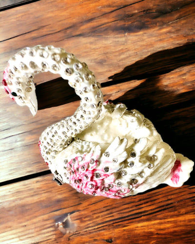 Elegant Smyckeskrin "Svanens Juvel" - personalisering med gravyr