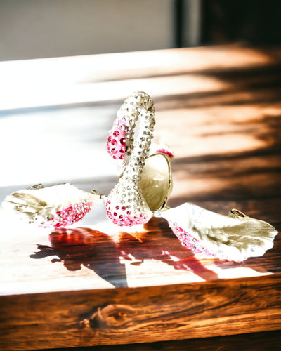 Elegant Smyckeskrin "Svanens Juvel" - personalisering med gravyr