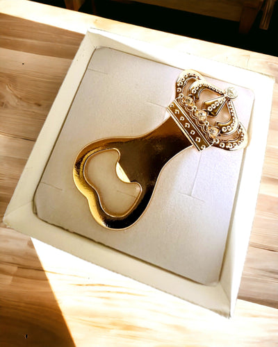 Flasköppnare Kungakrona - färg guld, möjlighet till gravyrpersonalisering