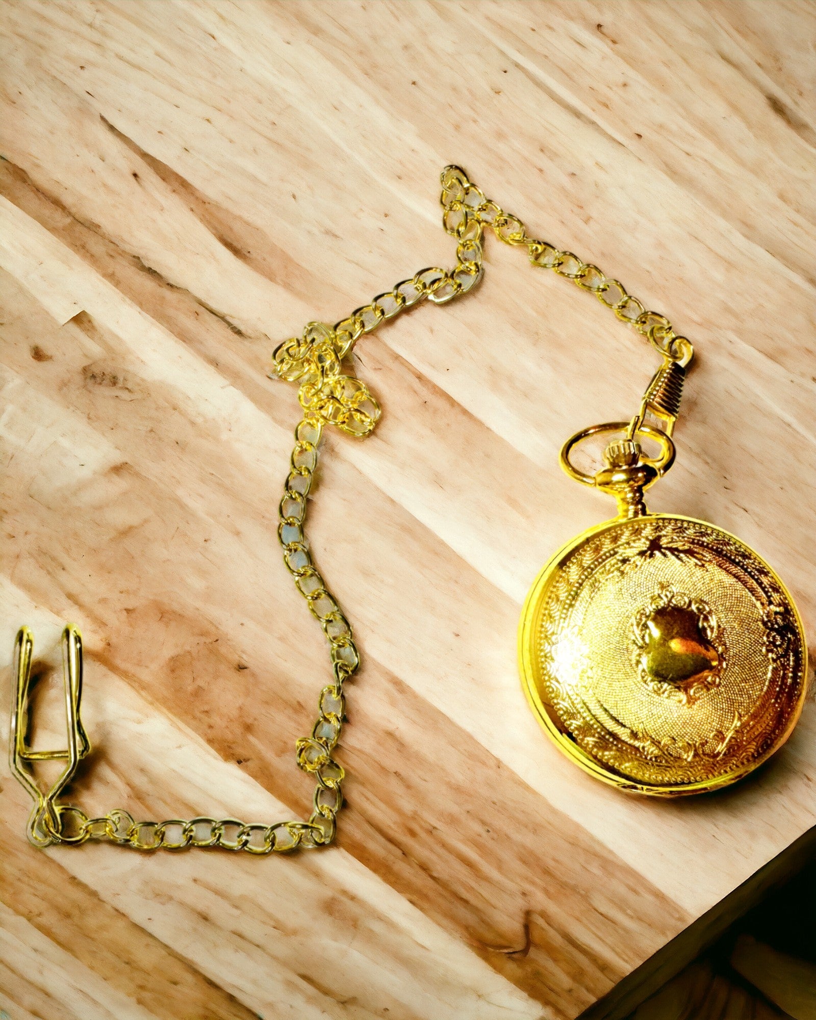 Fickur i guld med vintage-stil och gravyrer – Elegant herraccessoar, perfekt presentidé