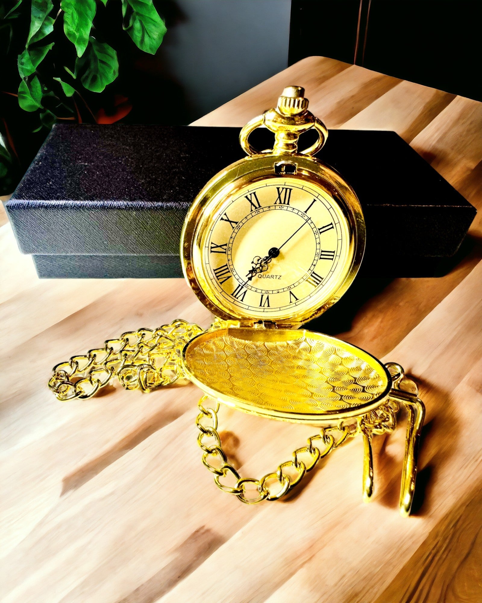 Fickur i guld med vintage-stil och gravyrer – Elegant herraccessoar, perfekt presentidé