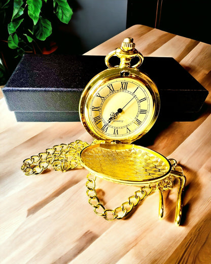 Fickur i guld med vintage-stil och gravyrer – Elegant herraccessoar, perfekt presentidé
