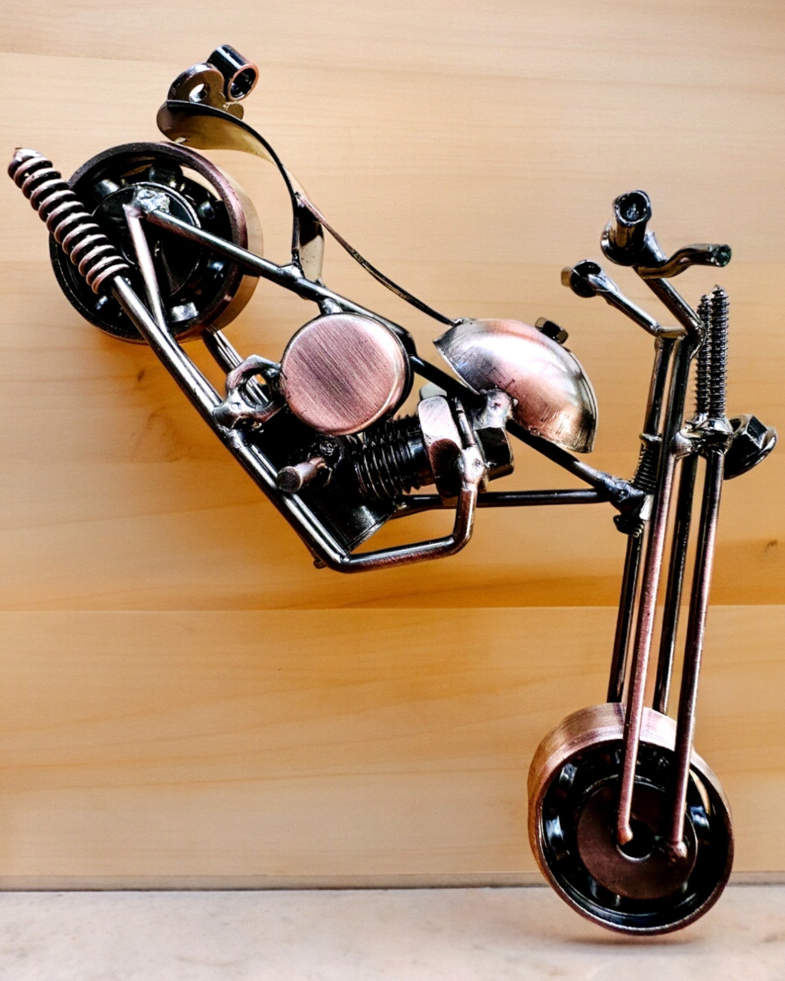 Handgjord Motorcykelmodell i järn, Chopper, anpassning, gravyr som present