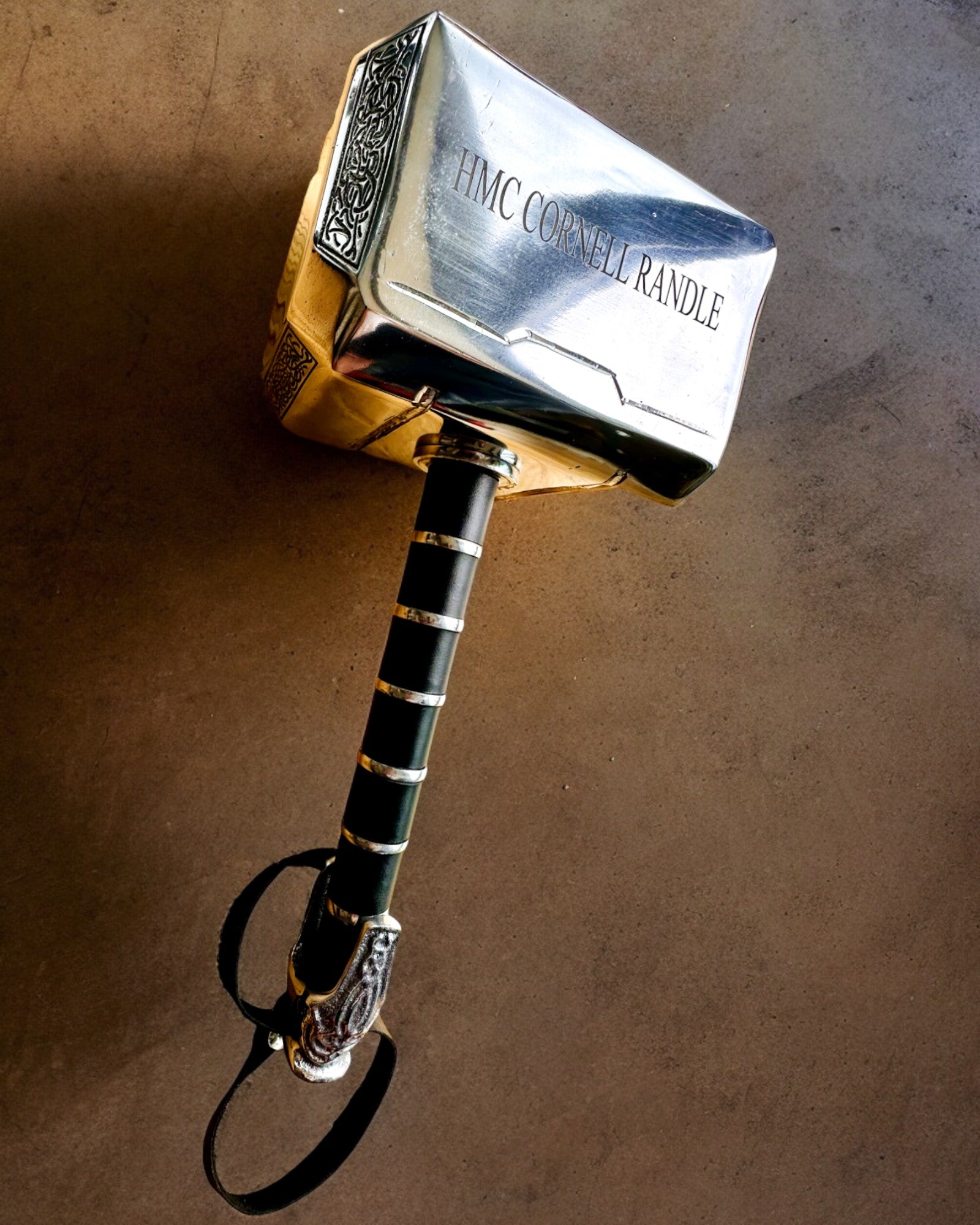 Mjölnir "Chief" - Handgjord hantverkshammare, anpassad med gravyr som present