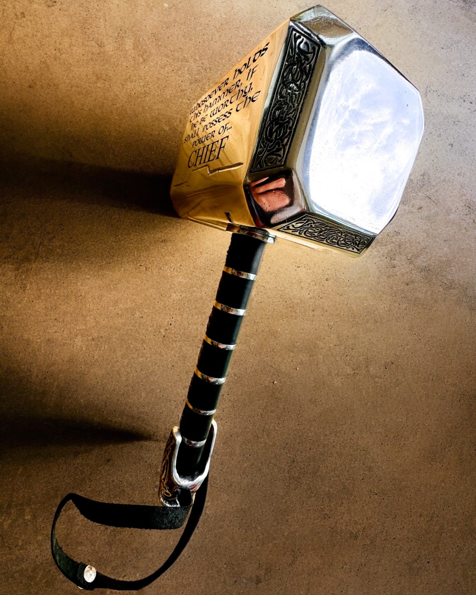Mjölnir "Chief" - Handgjord hantverkshammare, anpassad med gravyr som present