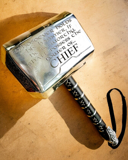 Mjölnir "Chief" - Handgjord hantverkshammare, anpassad med gravyr som present