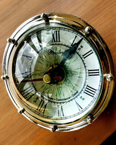 Bailey Compass Clock - Elegant Klocka med Kompassmotiv med Möjlighet till Gravyr