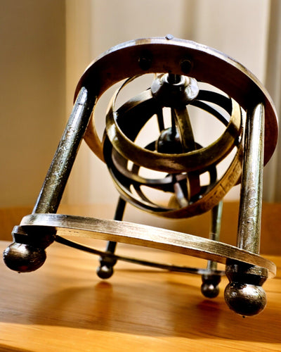 Astronomisk klocka "Kosmisk Harmoni" - möjlighet till personlig gravyr