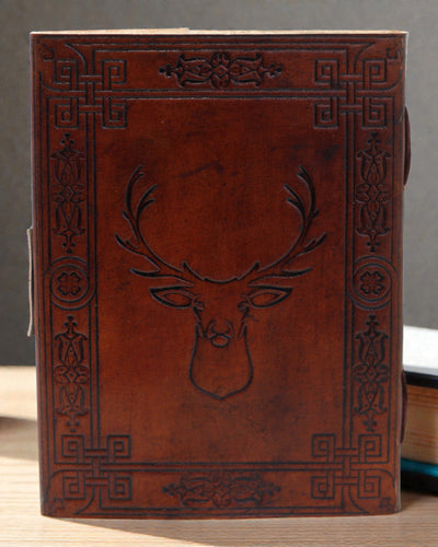 Cervus Spirit – Läderanteckningsbok med hjortmotiv
