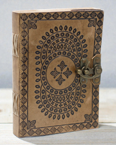 Läderinbunden anteckningsbok med blå mandala (18x13 cm)