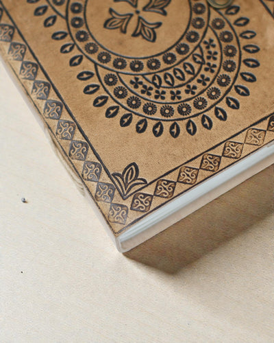 Läderinbunden anteckningsbok med blå mandala (18x13 cm)