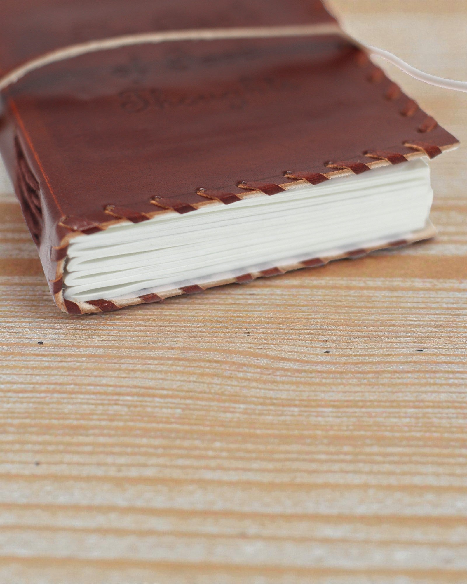 Liber Mentis – Anteckningsbok i läder, tankebok med omlindad rem