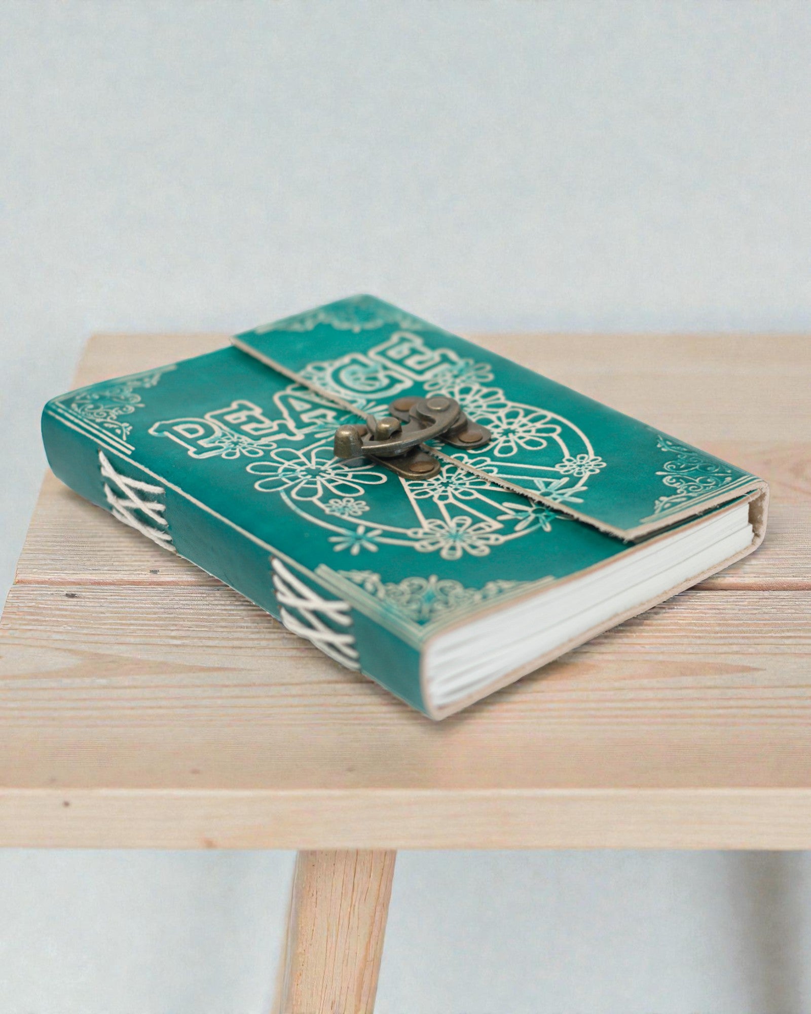 Turkosfärgad läderanteckningsbok ”Fred” med dragkedja – harmoni och ro (18 x 13 cm)