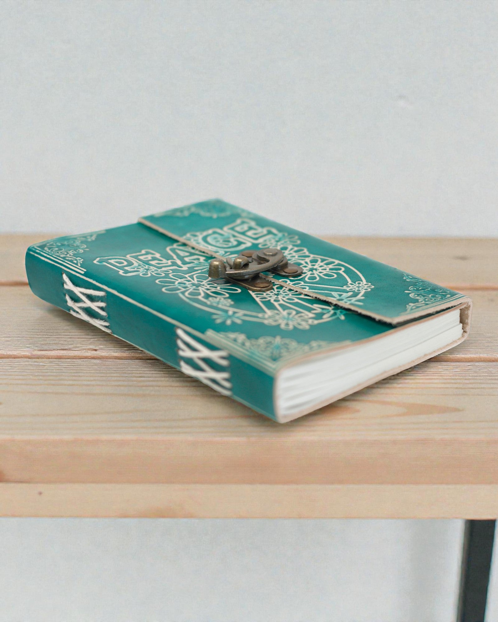 Turkosfärgad läderanteckningsbok ”Fred” med dragkedja – harmoni och ro (18 x 13 cm)