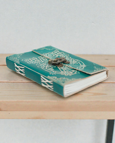 Turkosfärgad läderanteckningsbok ”Fred” med dragkedja – harmoni och ro (18 x 13 cm)
