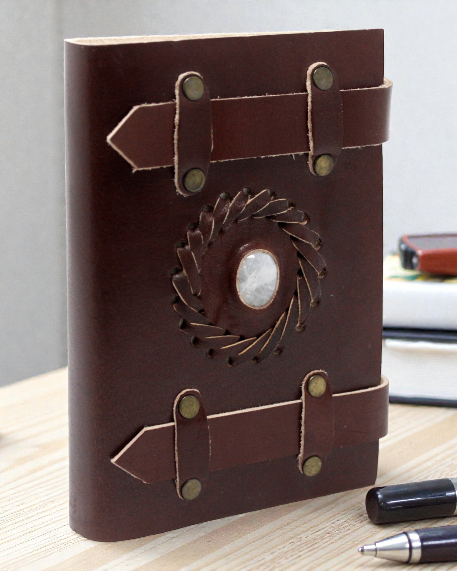 Anteckningsbok i läder Månsten med remmar 15x10 cm