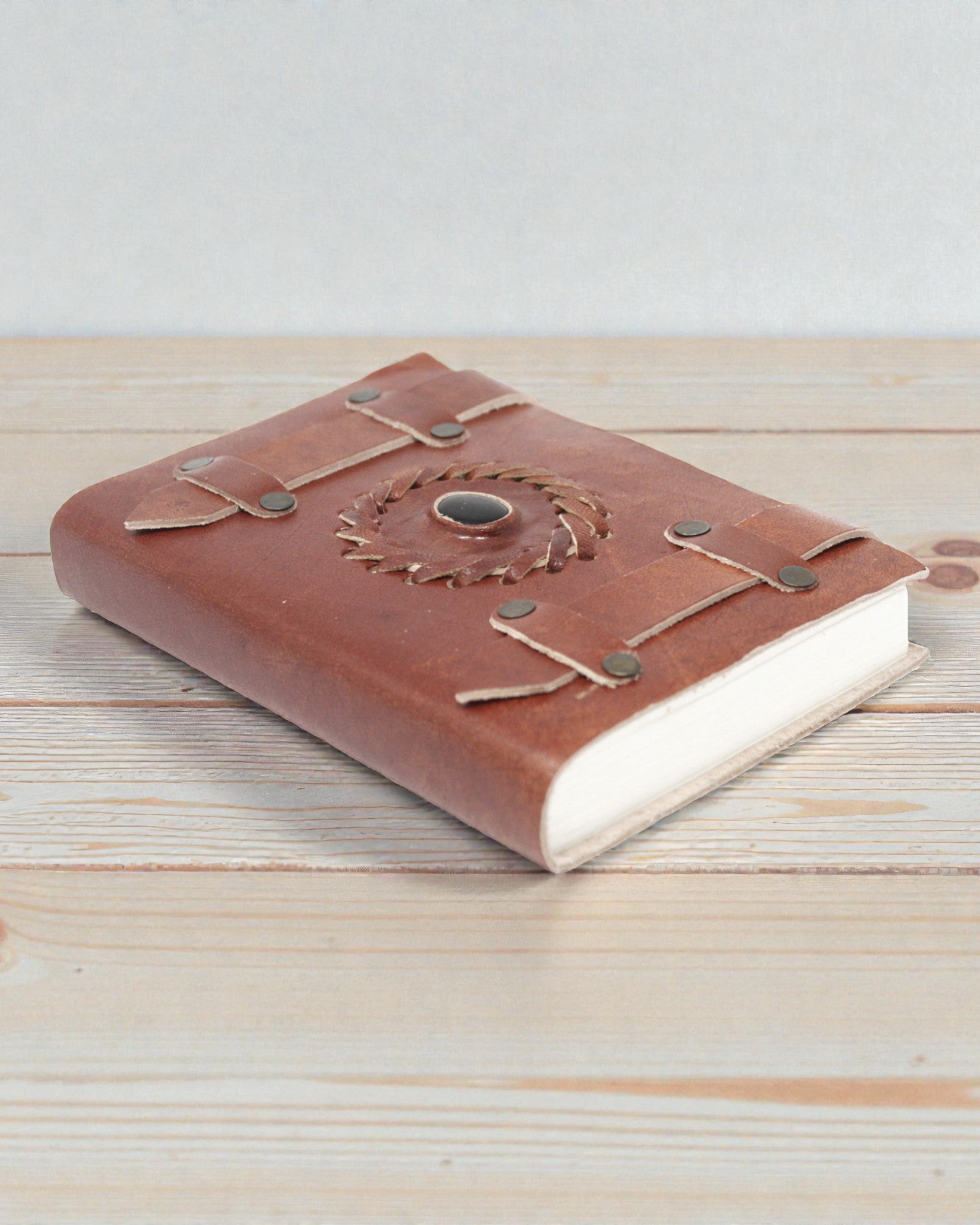 Anteckningsbok i läder, svart onyx med remmar – 15x10 cm