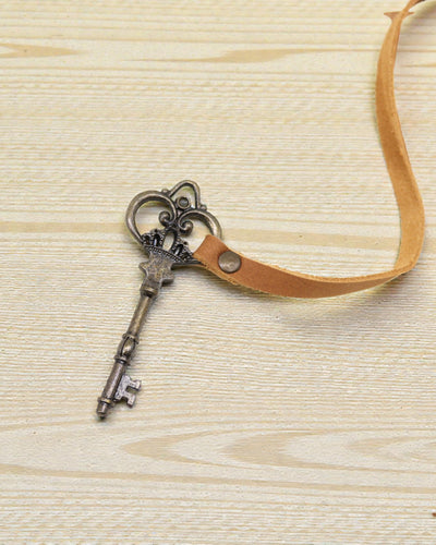 Oljat ljusbrunt läder och nyckel - 200 sidor - 13x18cm