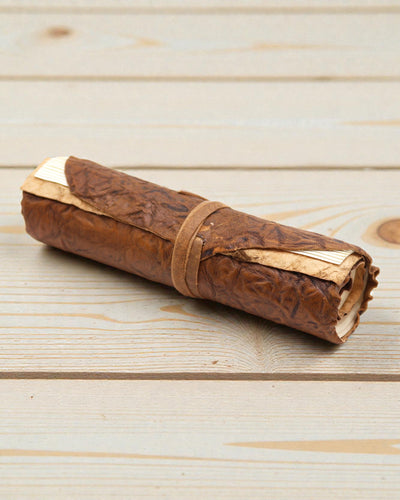 Ihoprullbar reseanteckningsbok i läder – naturfärgad (21 x 15 cm)