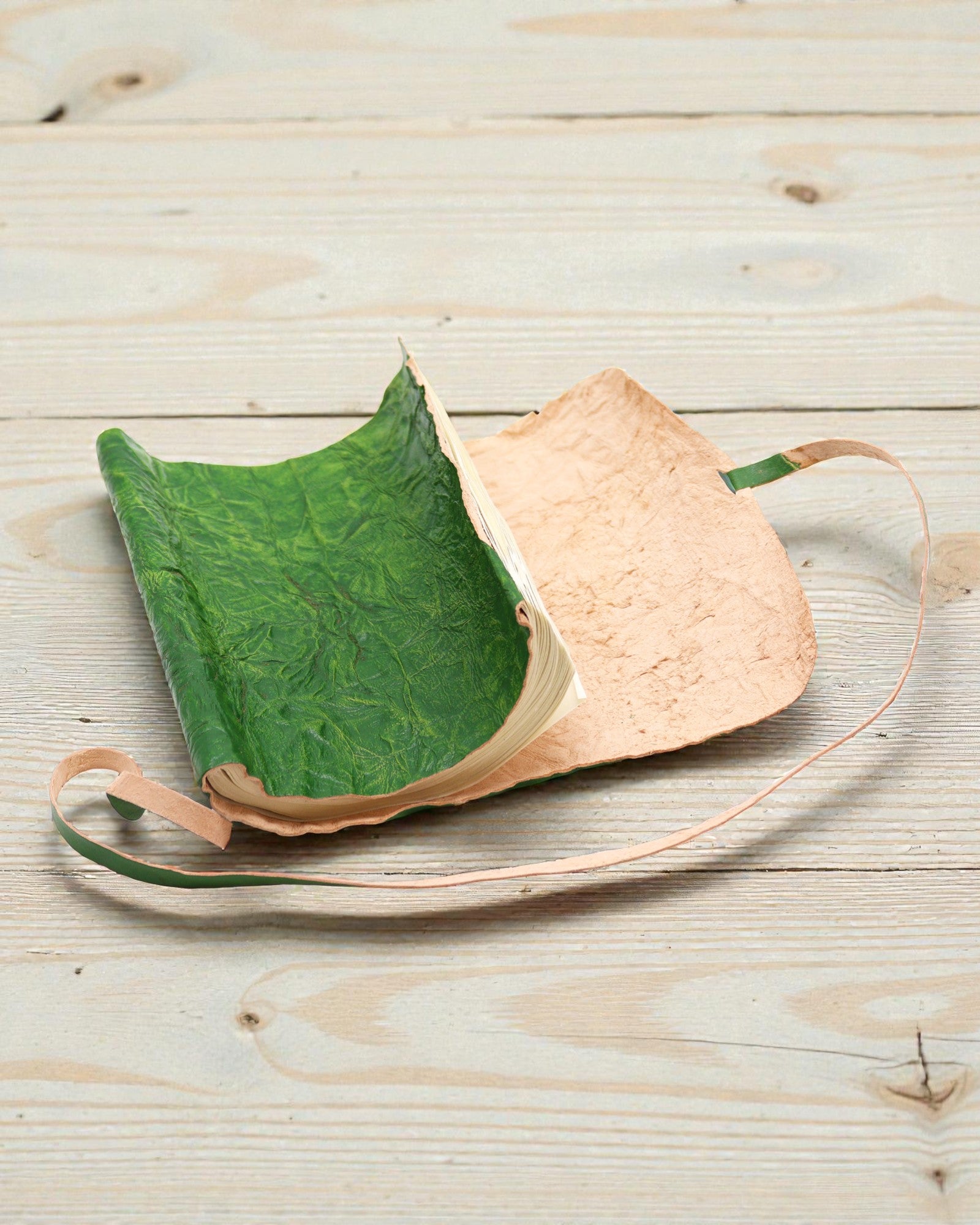 Rullad läderanteckningsbok för resor – 96 sidor – Grön 21x15cm