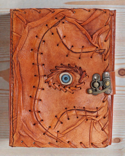 Oculus Noctis – anteckningsbok i läder med det onda ögat och metallspänne