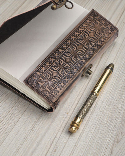 Läderanteckningsbok Lotus Mandala Sinnesro – esoterisk dagbok 17,5 × 12,5 cm