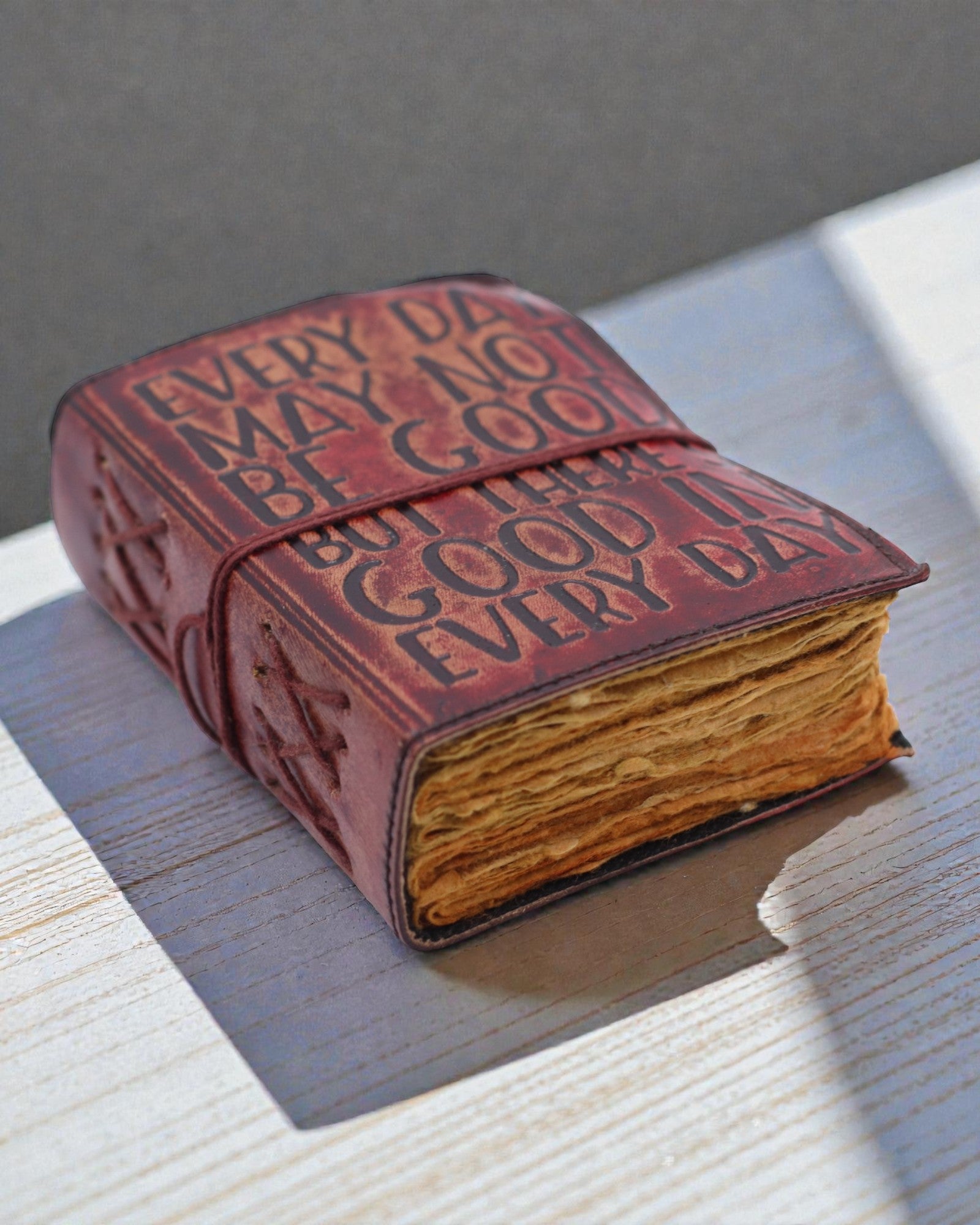 Dies Bona – Anteckningsbok i läder Varje dag är inte nödvändigtvis bra