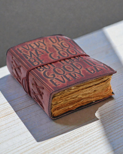 Dies Bona – Anteckningsbok i läder Varje dag är inte nödvändigtvis bra